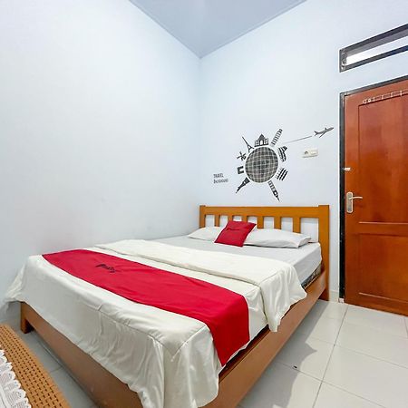 Reddoorz Syariah At Home Ampana Guest House Ampana Kota Экстерьер фото