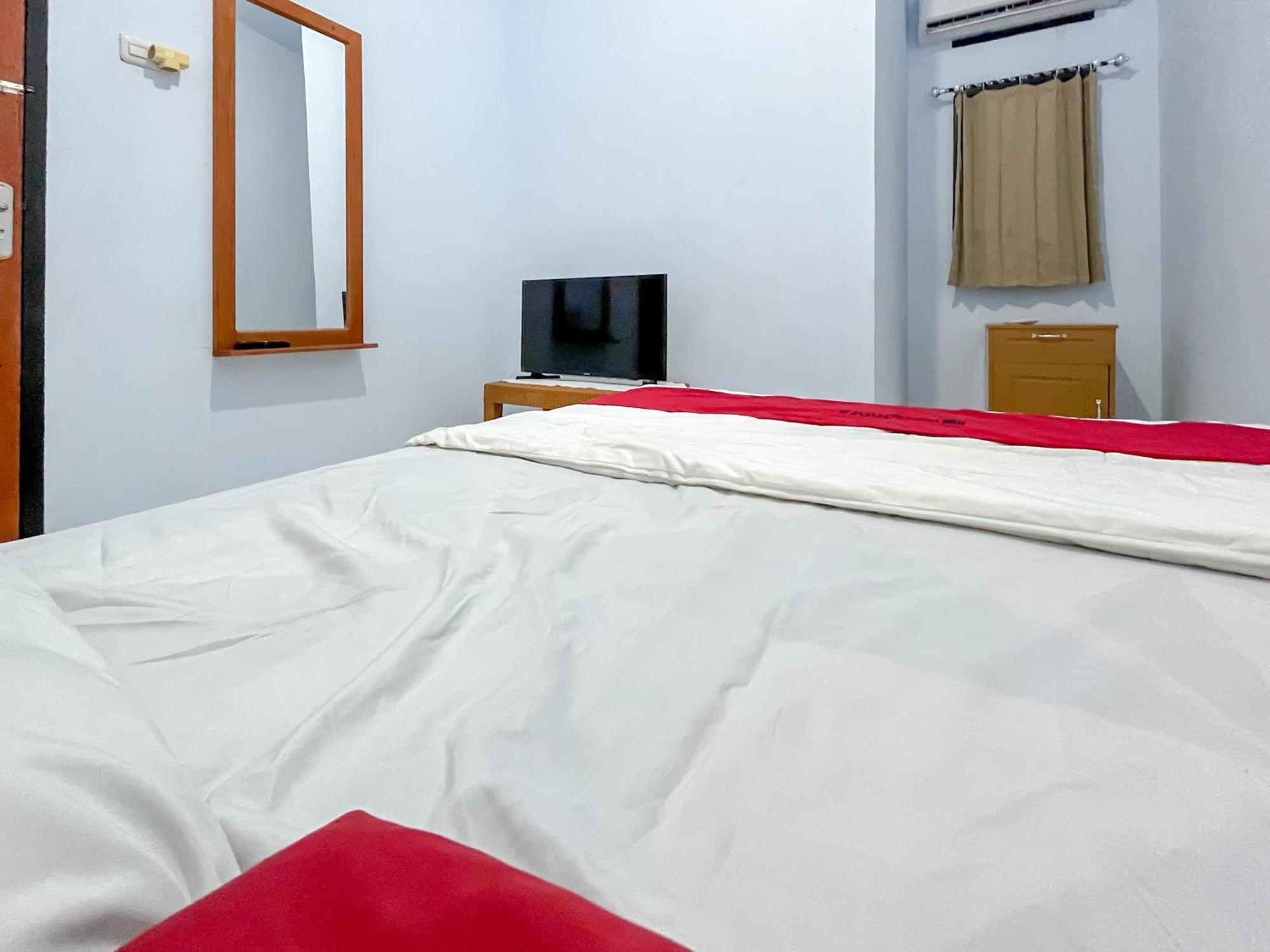 Reddoorz Syariah At Home Ampana Guest House Ampana Kota Экстерьер фото