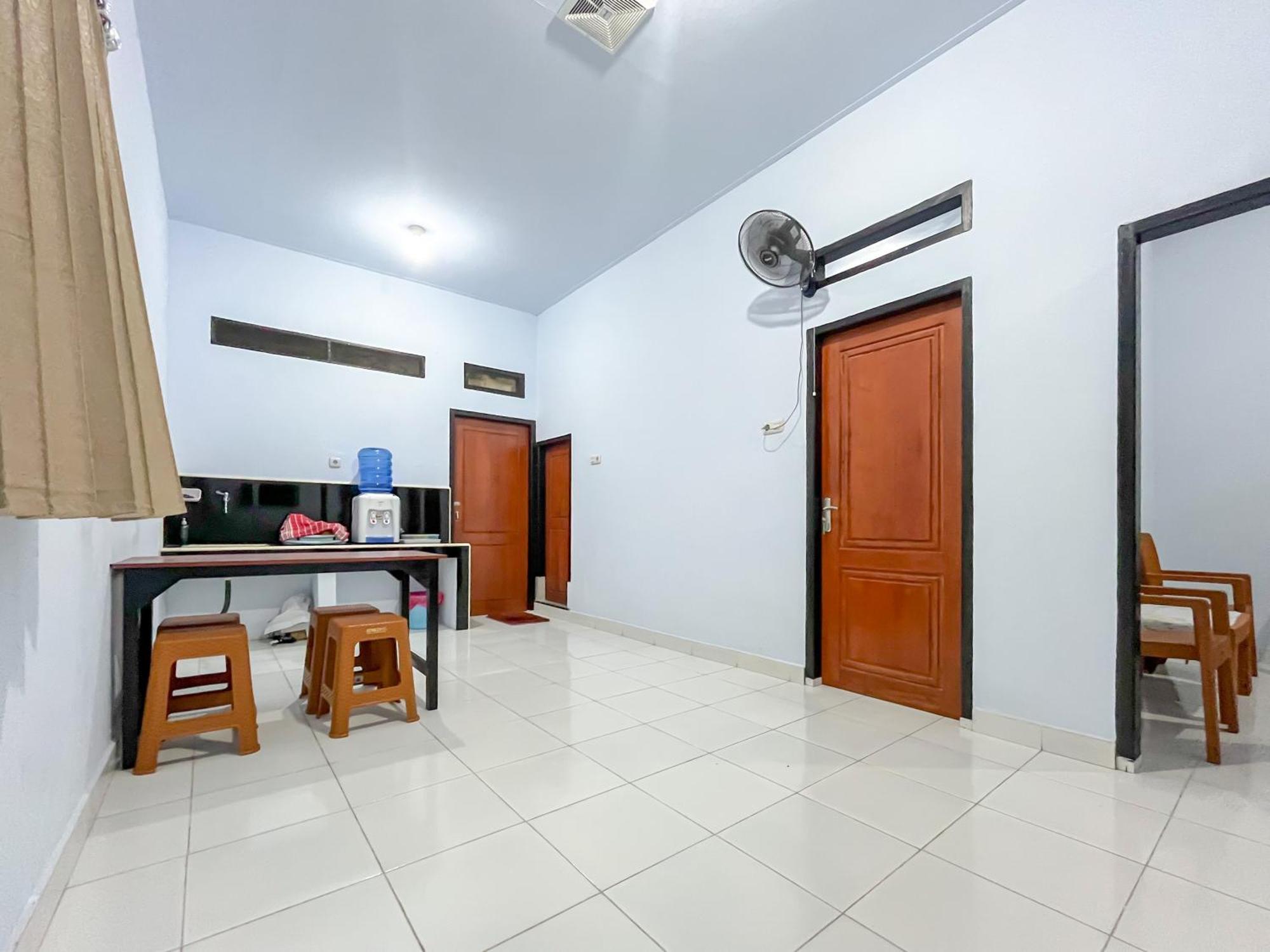 Reddoorz Syariah At Home Ampana Guest House Ampana Kota Экстерьер фото