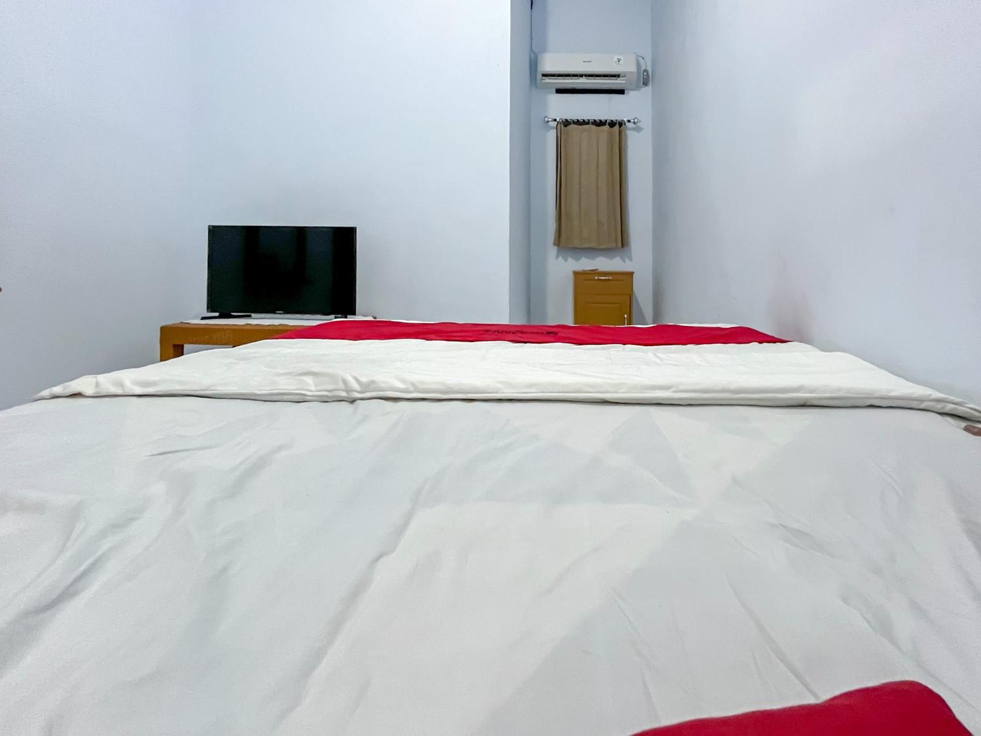 Reddoorz Syariah At Home Ampana Guest House Ampana Kota Экстерьер фото
