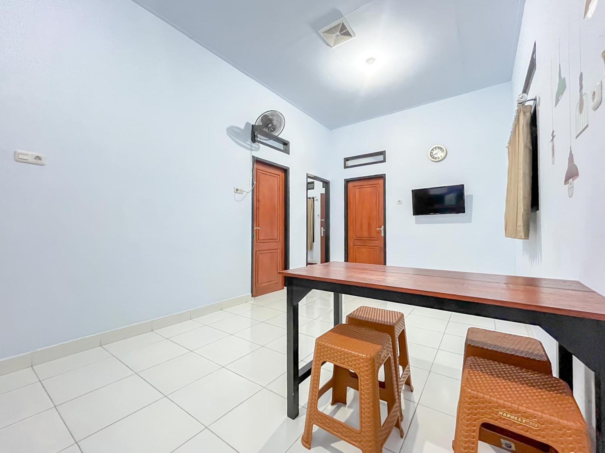 Reddoorz Syariah At Home Ampana Guest House Ampana Kota Экстерьер фото